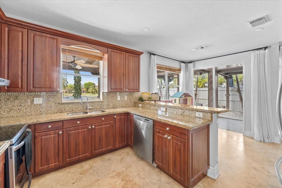 Recently Sold: $850,000 (4 beds, 3 baths, 2630 Square Feet)