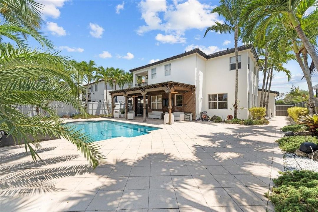 Recently Sold: $850,000 (4 beds, 3 baths, 2630 Square Feet)