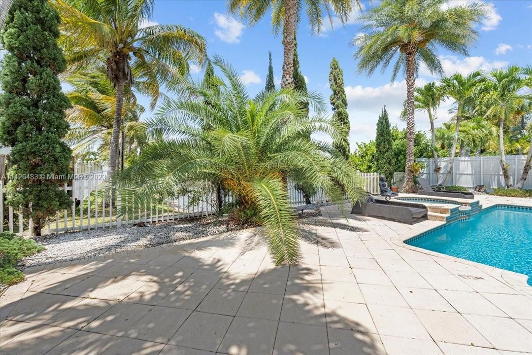 Recently Sold: $850,000 (4 beds, 3 baths, 2630 Square Feet)