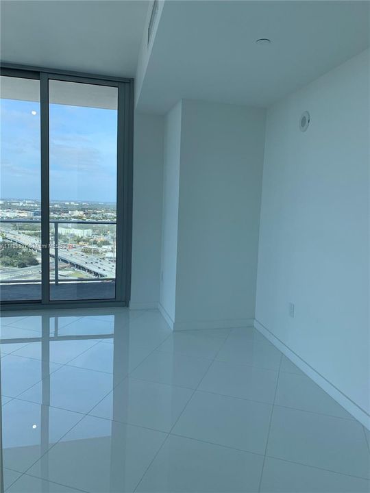 For Sale: $609,000 (1 beds, 1 baths, 937 Square Feet)