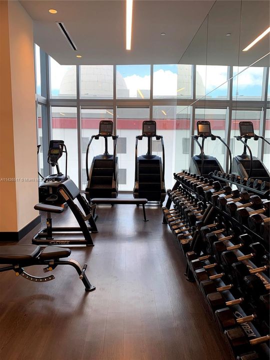 For Sale: $609,000 (1 beds, 1 baths, 937 Square Feet)