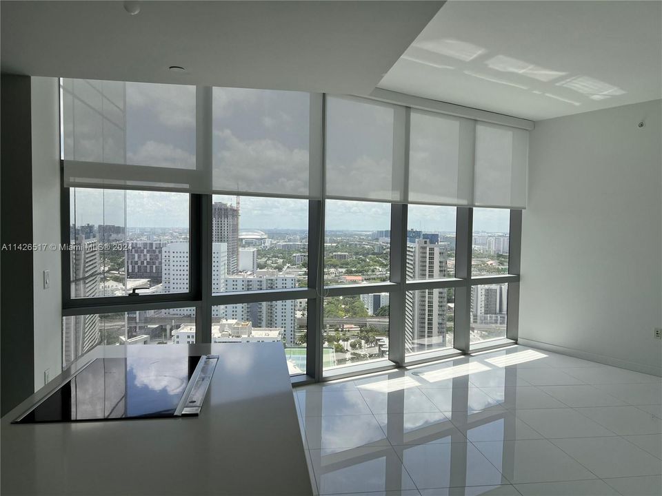 For Sale: $609,000 (1 beds, 1 baths, 937 Square Feet)