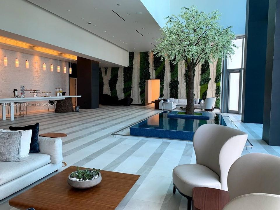For Sale: $609,000 (1 beds, 1 baths, 937 Square Feet)
