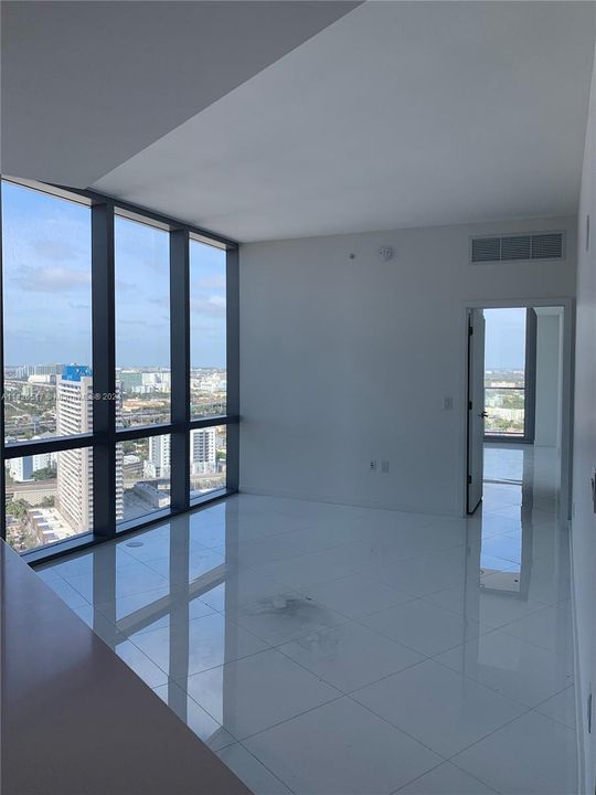 For Sale: $609,000 (1 beds, 1 baths, 937 Square Feet)