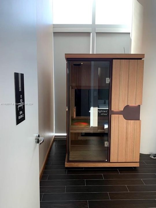 For Sale: $609,000 (1 beds, 1 baths, 937 Square Feet)