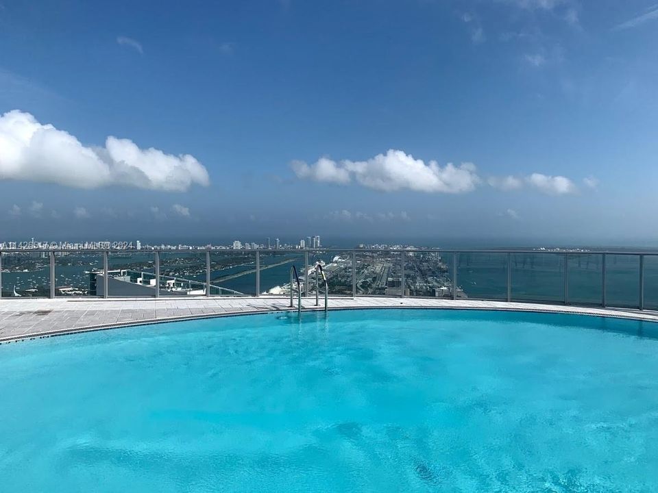 For Sale: $609,000 (1 beds, 1 baths, 937 Square Feet)