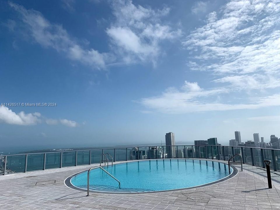 For Sale: $609,000 (1 beds, 1 baths, 937 Square Feet)