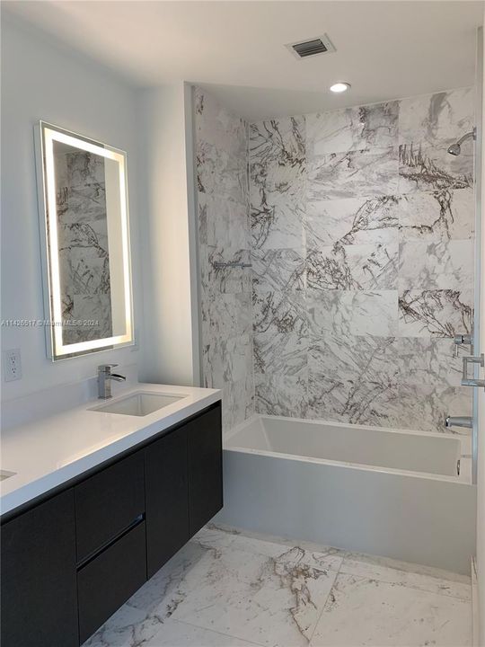 For Sale: $609,000 (1 beds, 1 baths, 937 Square Feet)
