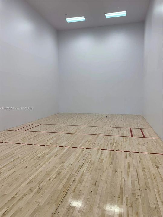 For Sale: $609,000 (1 beds, 1 baths, 937 Square Feet)