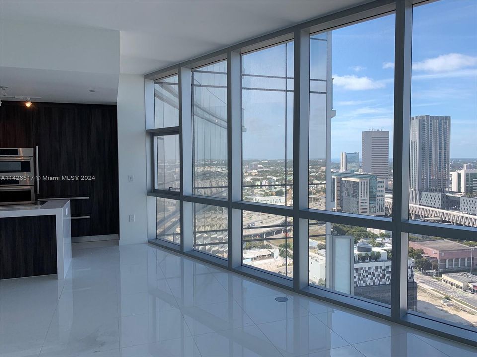 For Sale: $609,000 (1 beds, 1 baths, 937 Square Feet)