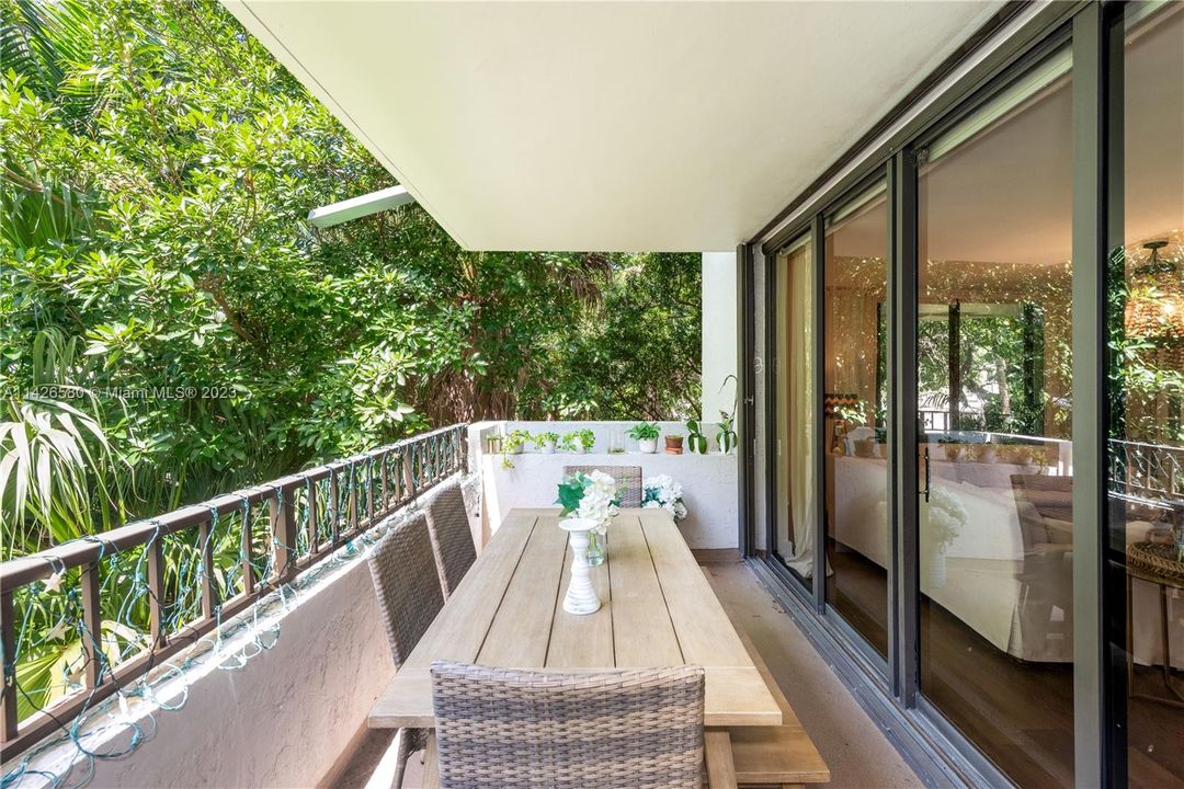 Recently Sold: $1,320,000 (3 beds, 2 baths, 1820 Square Feet)