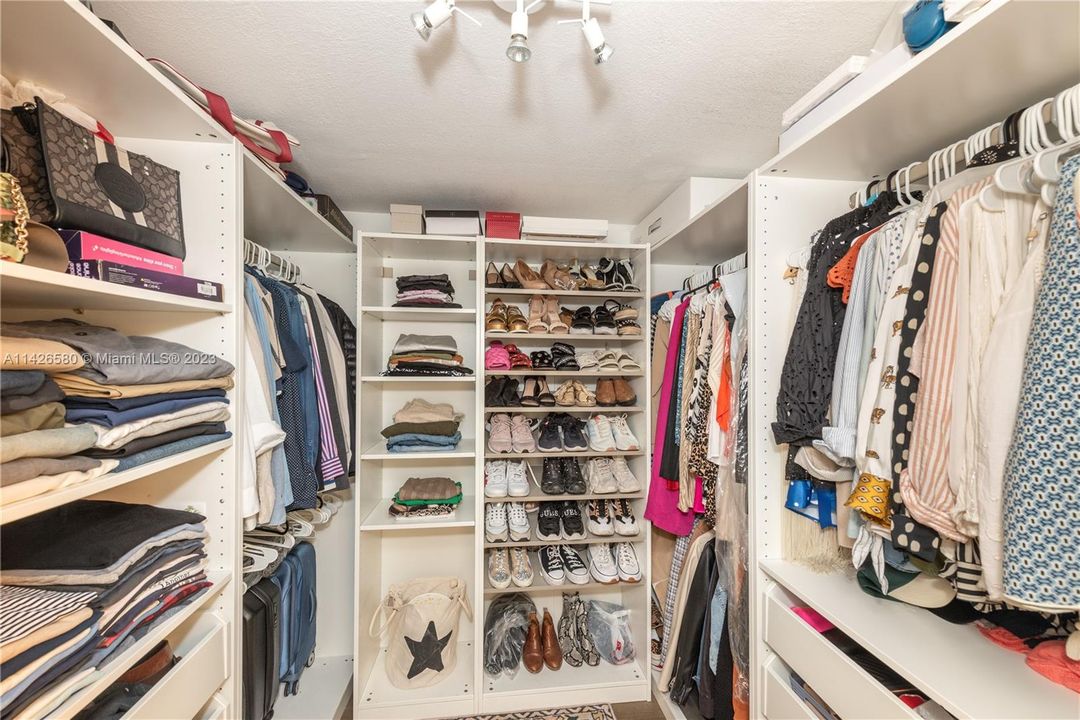 Recently Sold: $1,320,000 (3 beds, 2 baths, 1820 Square Feet)