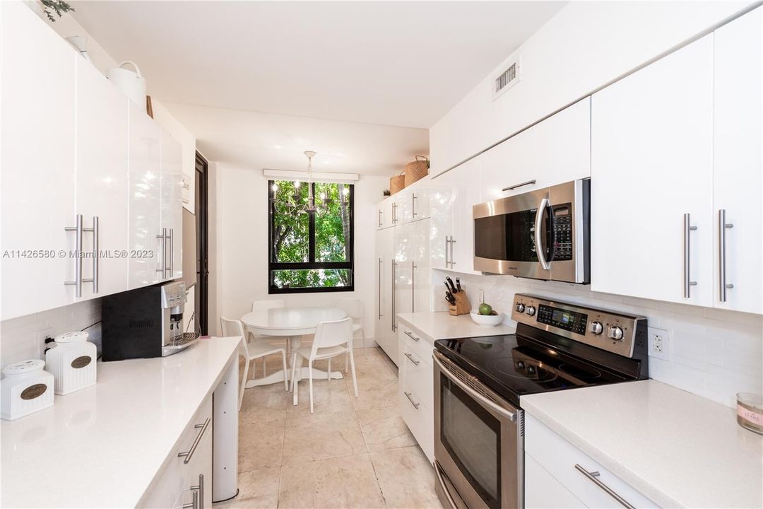 Recently Sold: $1,320,000 (3 beds, 2 baths, 1820 Square Feet)