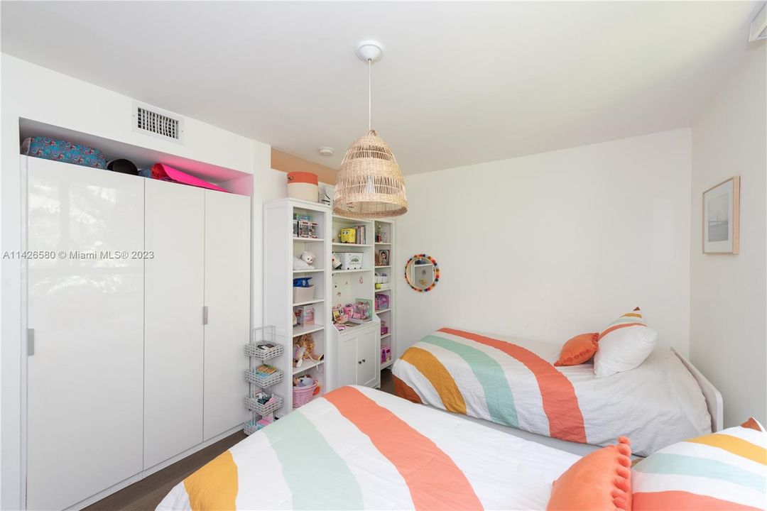 Recently Sold: $1,320,000 (3 beds, 2 baths, 1820 Square Feet)