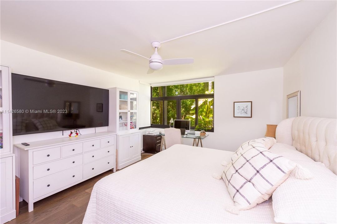 Recently Sold: $1,320,000 (3 beds, 2 baths, 1820 Square Feet)