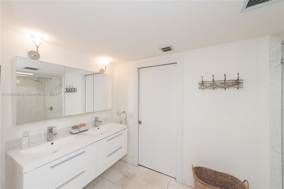 Recently Sold: $1,320,000 (3 beds, 2 baths, 1820 Square Feet)