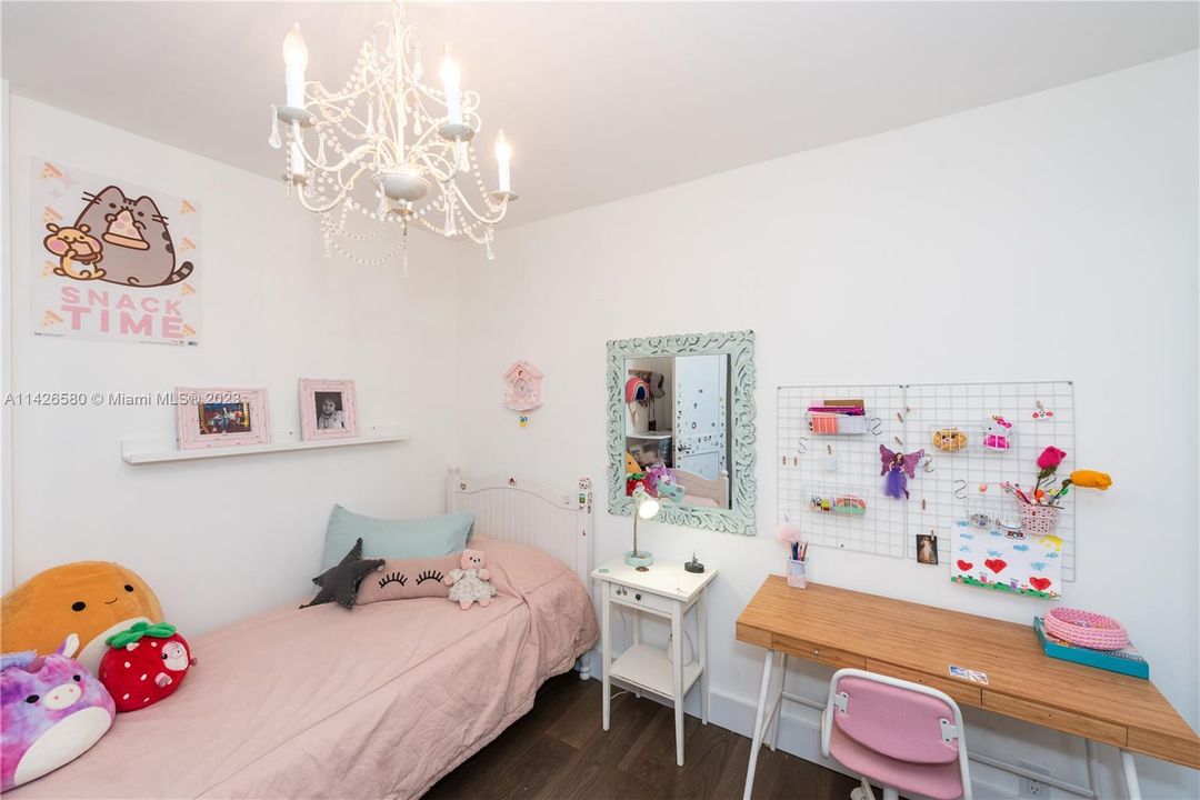 Recently Sold: $1,320,000 (3 beds, 2 baths, 1820 Square Feet)