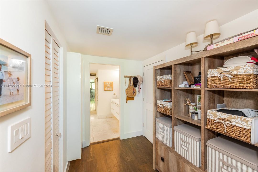 Recently Sold: $1,320,000 (3 beds, 2 baths, 1820 Square Feet)