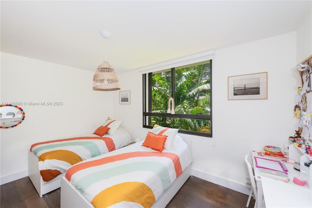 Recently Sold: $1,320,000 (3 beds, 2 baths, 1820 Square Feet)