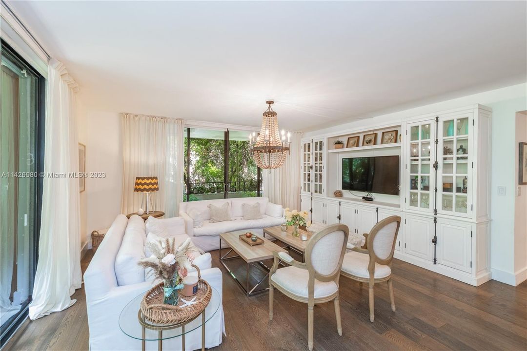 Recently Sold: $1,320,000 (3 beds, 2 baths, 1820 Square Feet)