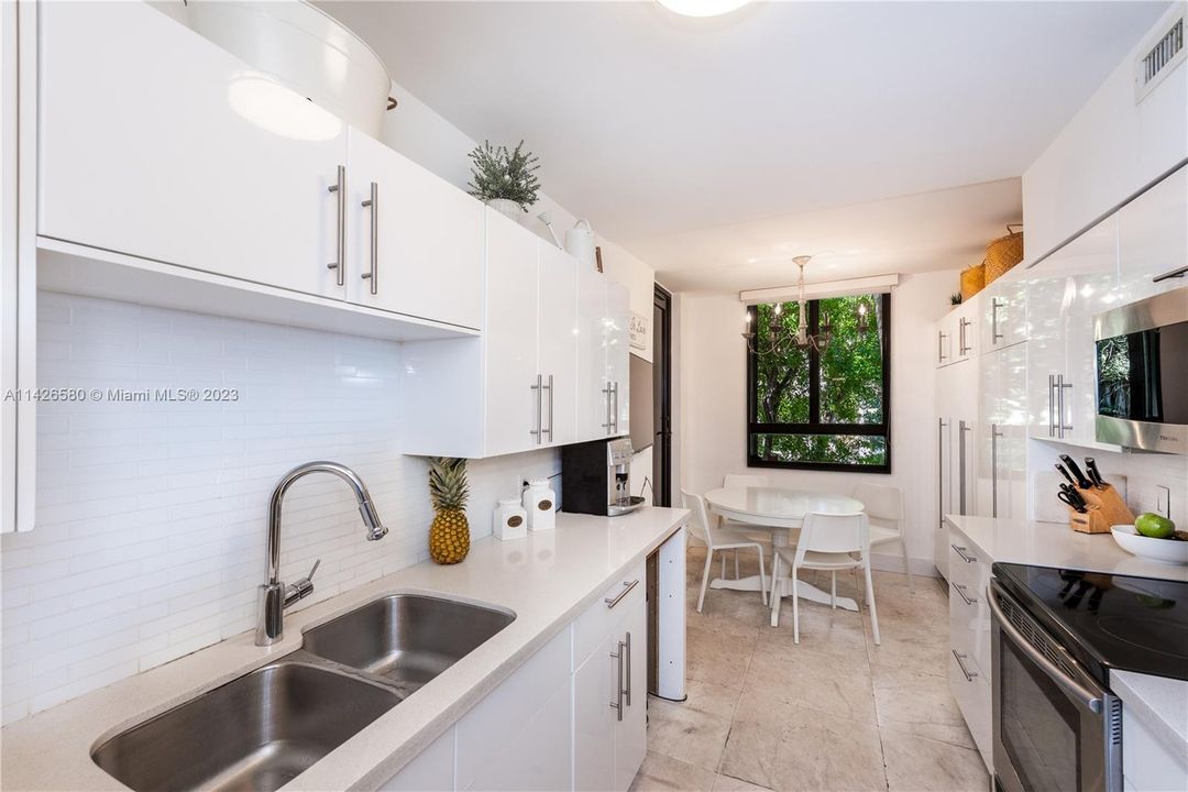 Recently Sold: $1,320,000 (3 beds, 2 baths, 1820 Square Feet)