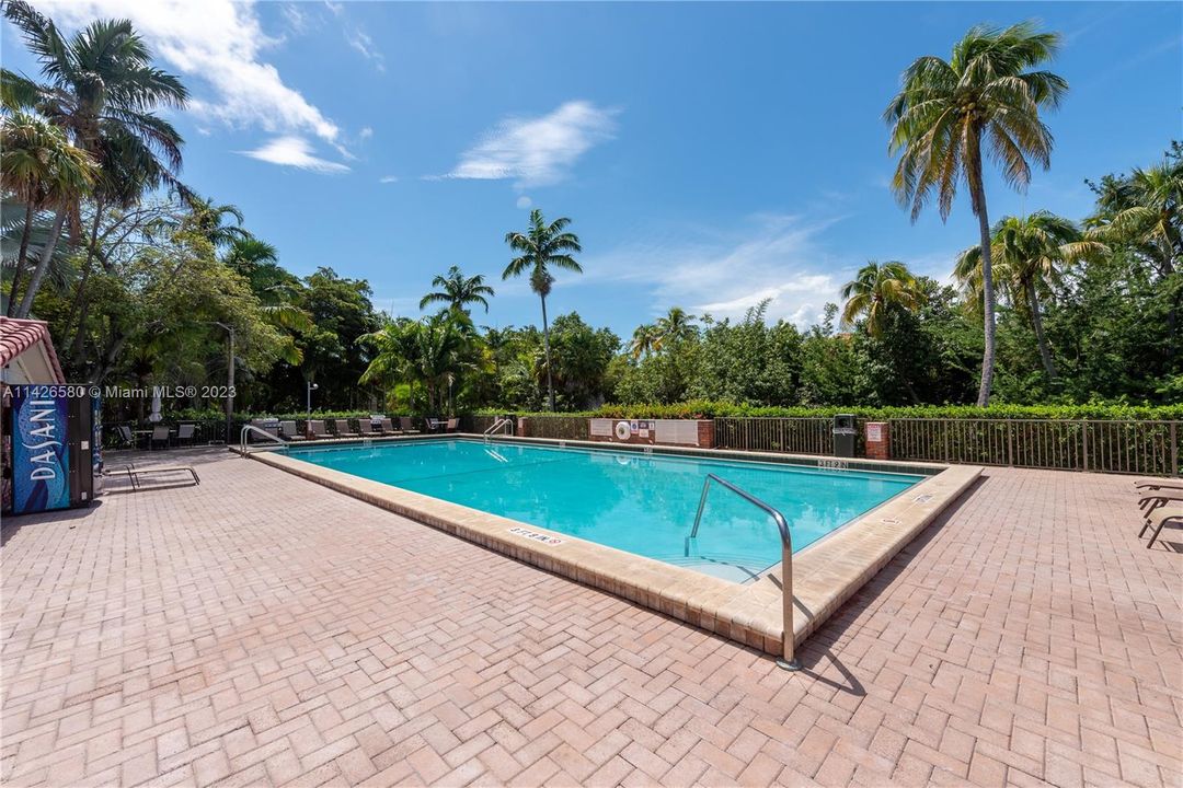 Recently Sold: $1,320,000 (3 beds, 2 baths, 1820 Square Feet)