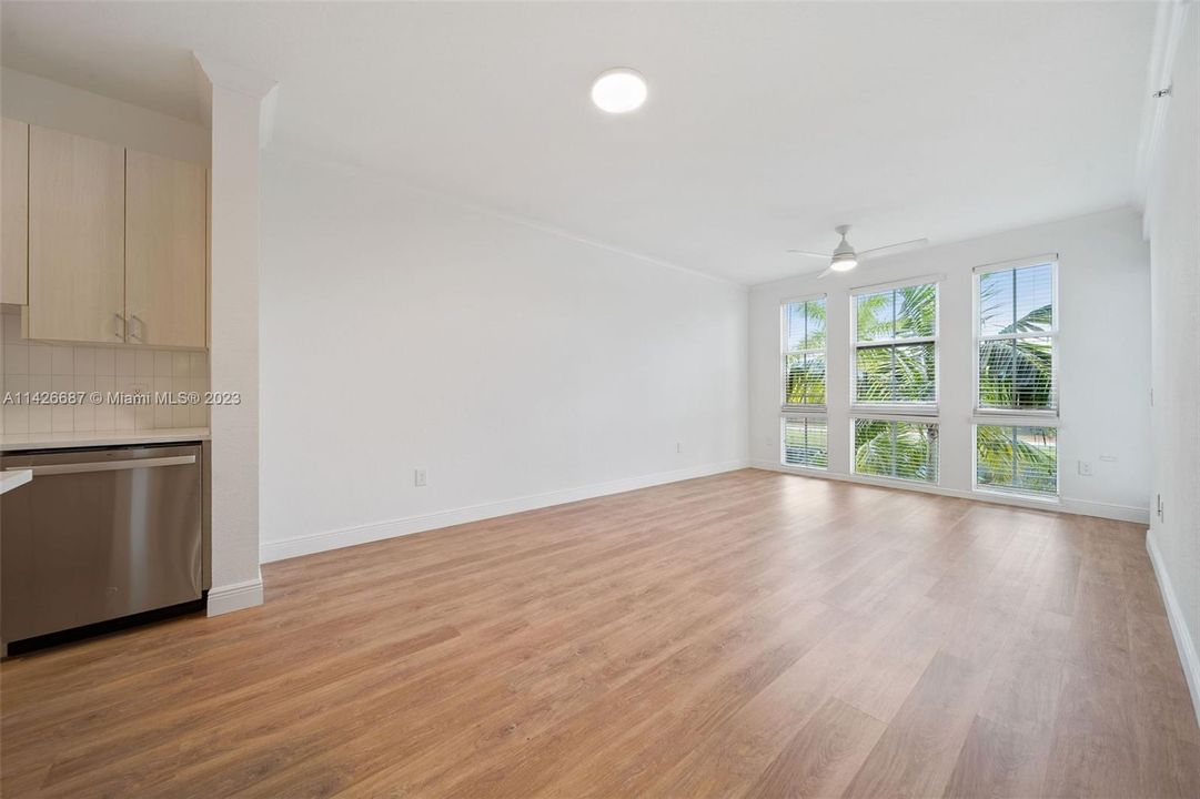Recently Rented: $2,596 (2 beds, 2 baths, 1059 Square Feet)