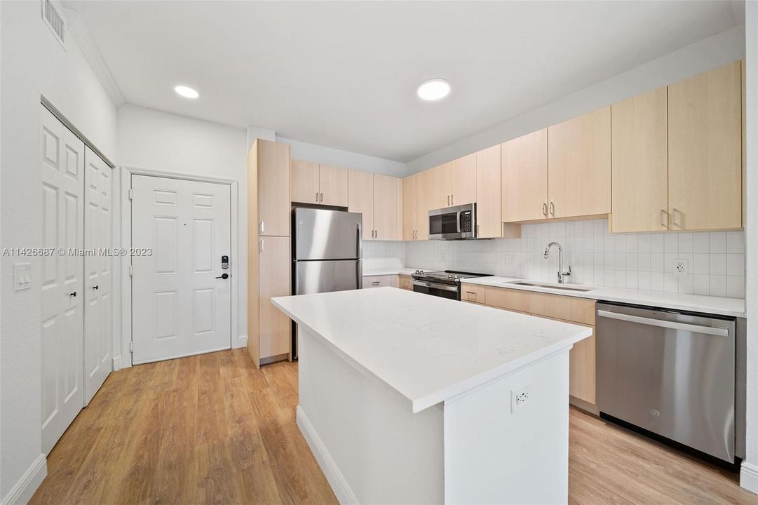 Recently Rented: $2,596 (2 beds, 2 baths, 1059 Square Feet)