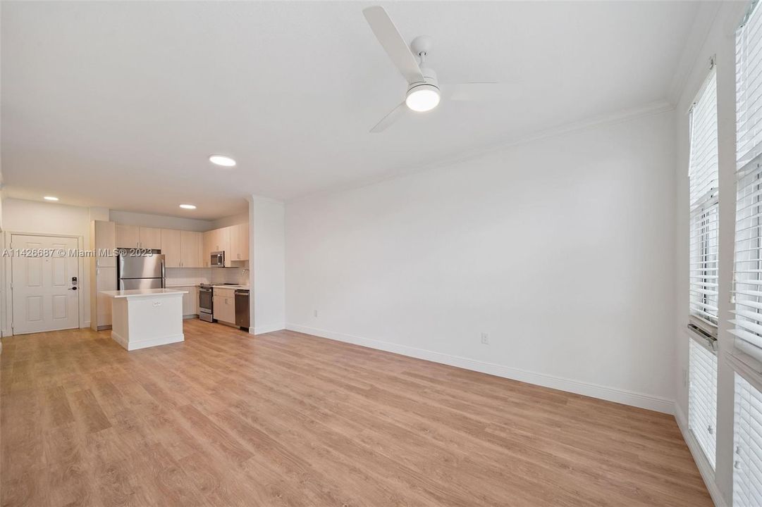 Recently Rented: $2,596 (2 beds, 2 baths, 1059 Square Feet)