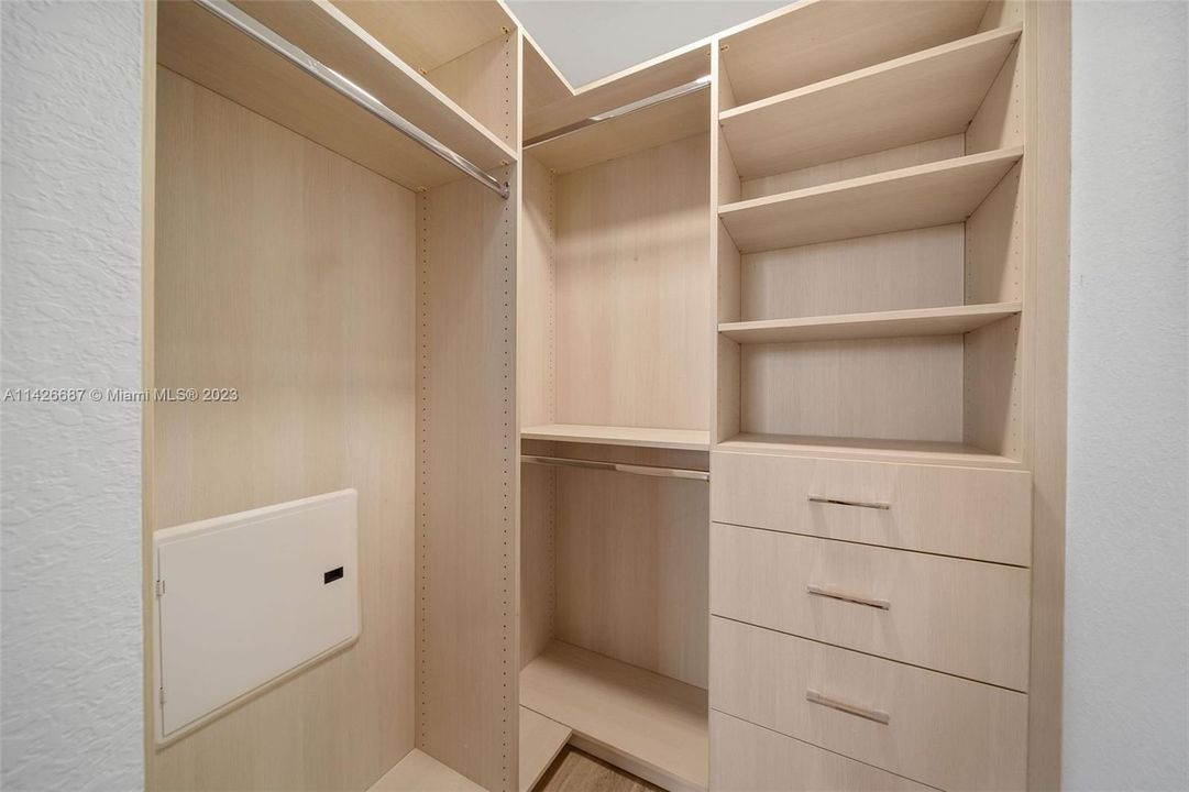 Recently Rented: $2,596 (2 beds, 2 baths, 1059 Square Feet)