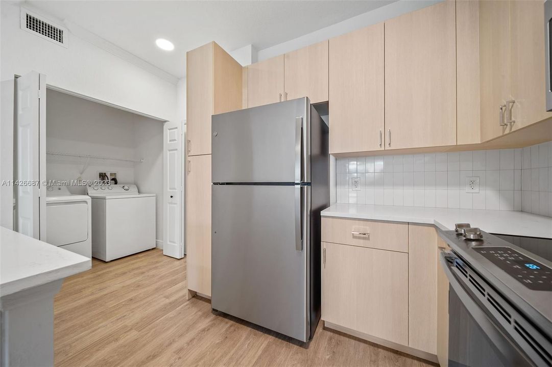 Recently Rented: $2,596 (2 beds, 2 baths, 1059 Square Feet)