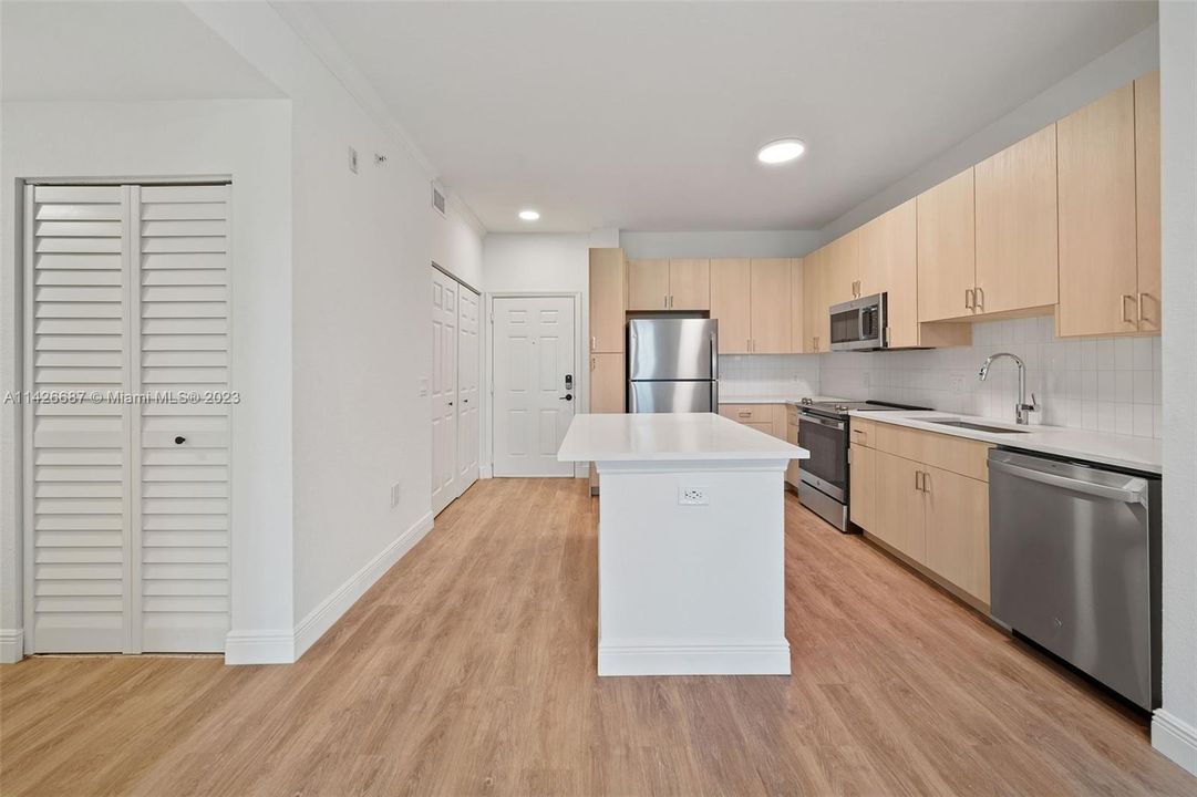 Recently Rented: $2,596 (2 beds, 2 baths, 1059 Square Feet)