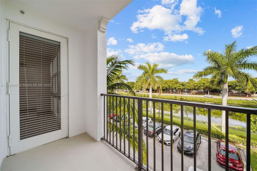 Recently Rented: $2,596 (2 beds, 2 baths, 1059 Square Feet)