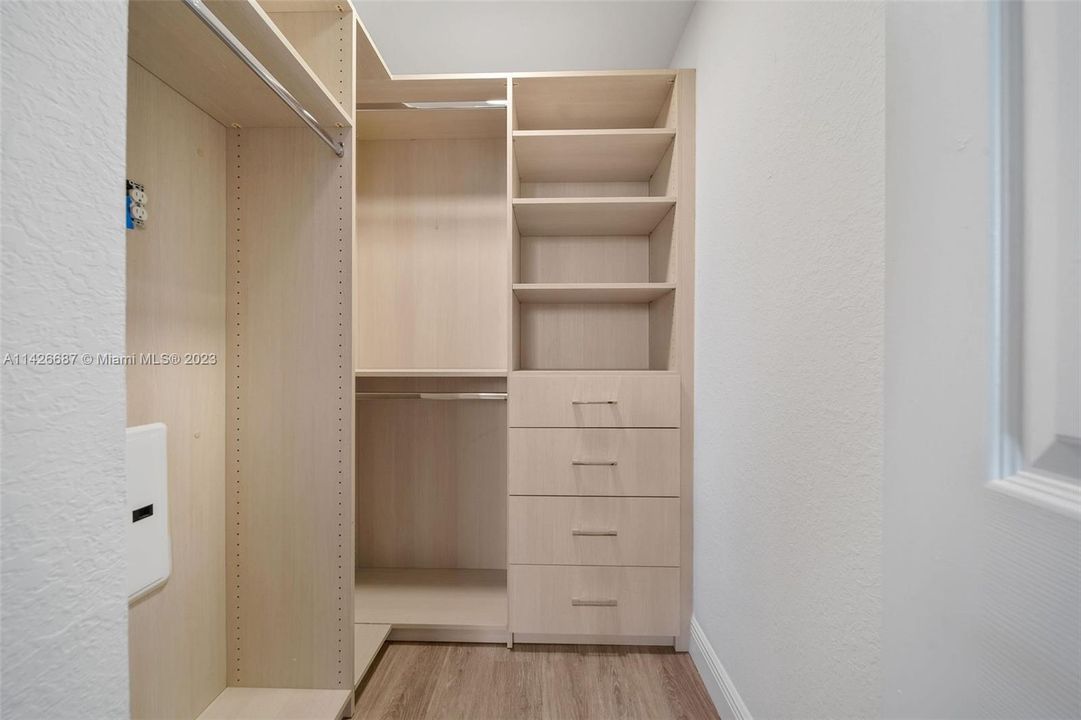 Recently Rented: $2,596 (2 beds, 2 baths, 1059 Square Feet)
