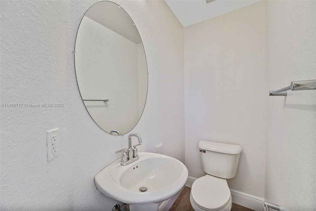 最近租的: $3,217 (2 贝兹, 2 浴室, 1337 平方英尺)