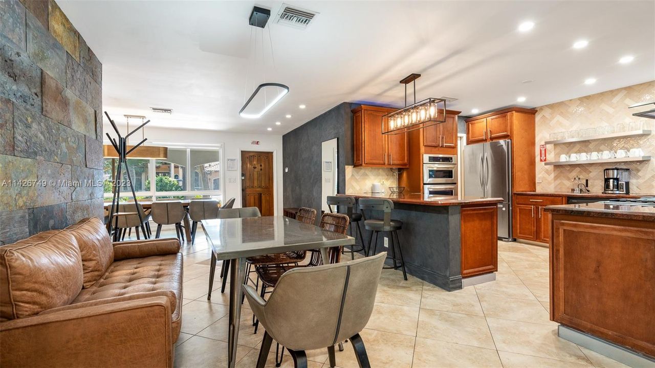 Recently Sold: $1,895,000 (4 beds, 3 baths, 2794 Square Feet)