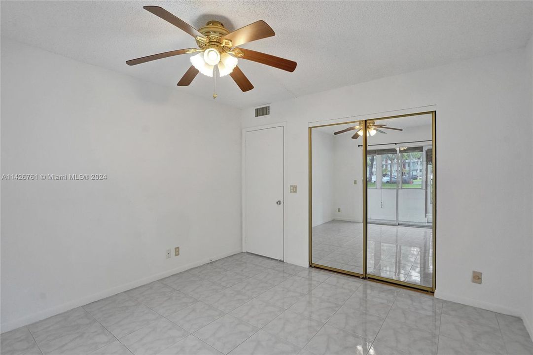 Active With Contract: $145,000 (2 beds, 2 baths, 933 Square Feet)