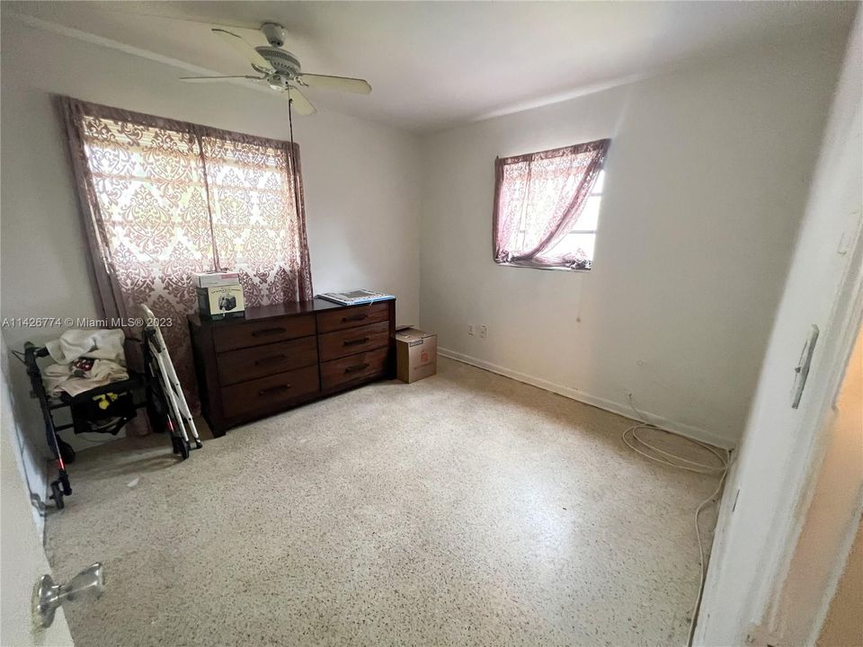 Recently Sold: $650,000 (4 beds, 2 baths, 2523 Square Feet)