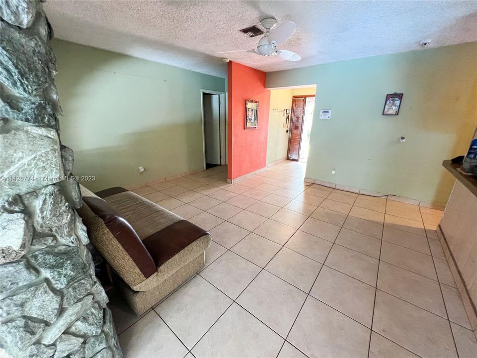 Recently Sold: $650,000 (4 beds, 2 baths, 2523 Square Feet)