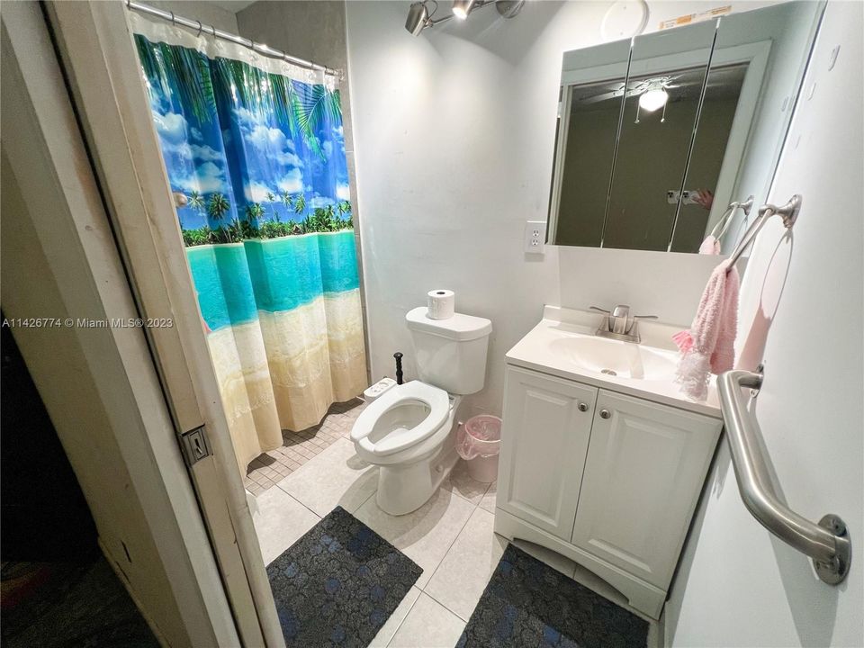 Recently Sold: $650,000 (4 beds, 2 baths, 2523 Square Feet)