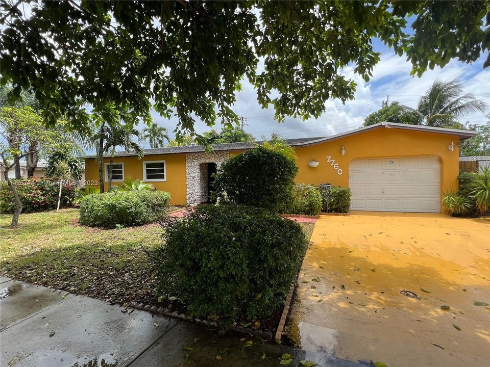 Recently Sold: $650,000 (4 beds, 2 baths, 2523 Square Feet)