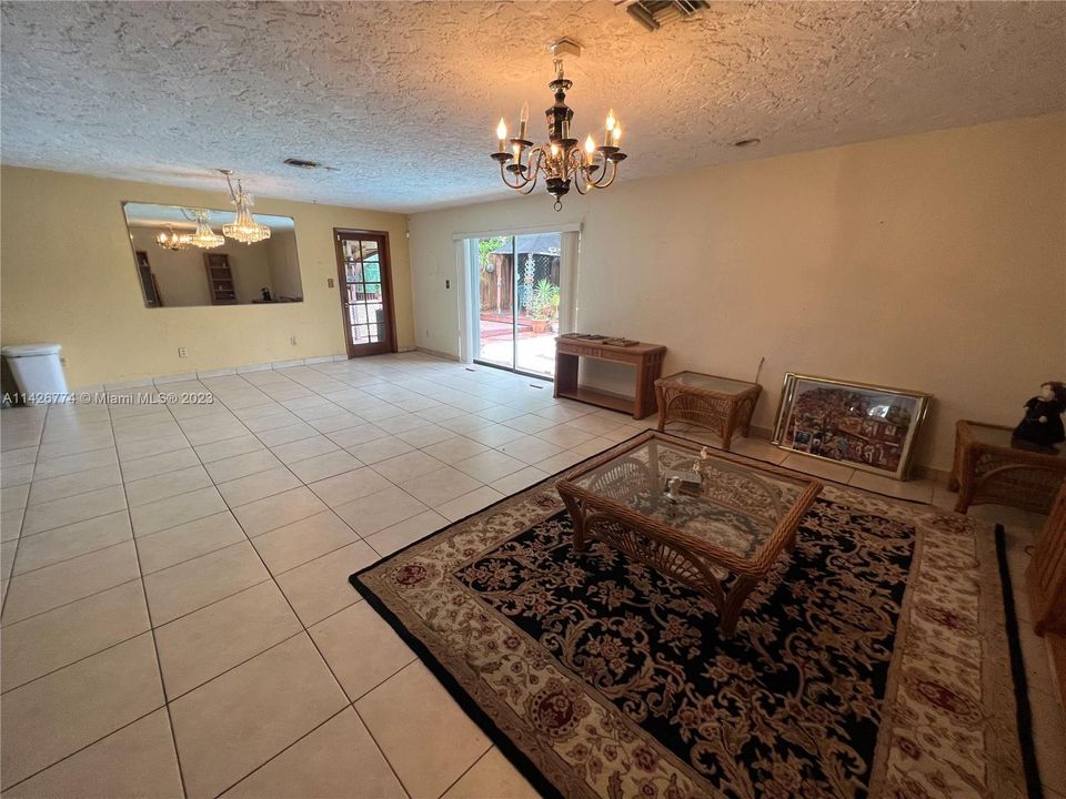 Recently Sold: $650,000 (4 beds, 2 baths, 2523 Square Feet)