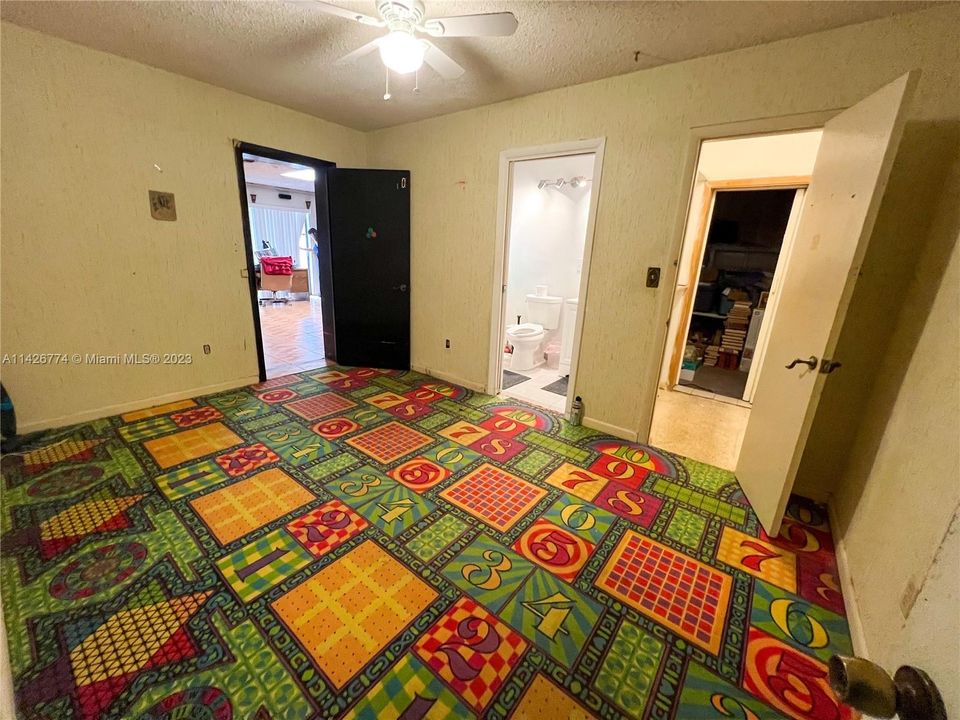 Recently Sold: $650,000 (4 beds, 2 baths, 2523 Square Feet)