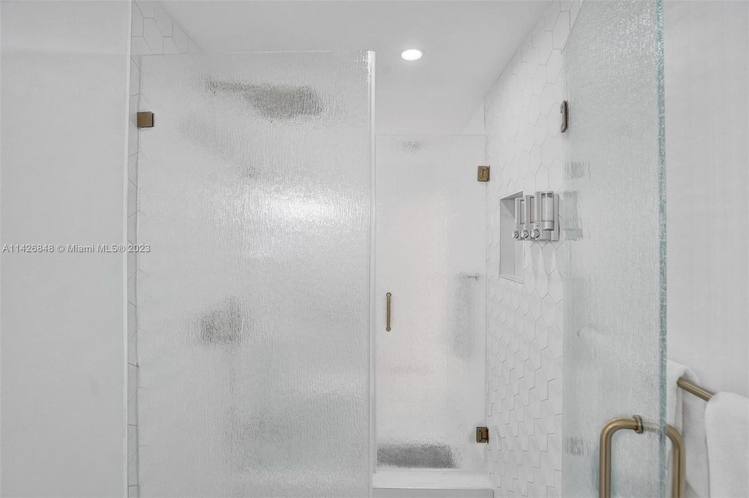最近租的: $6,500 (5 贝兹, 5 浴室, 2639 平方英尺)