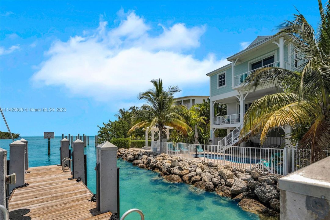 Recently Sold: $2,995,000 (5 beds, 4 baths, 2607 Square Feet)