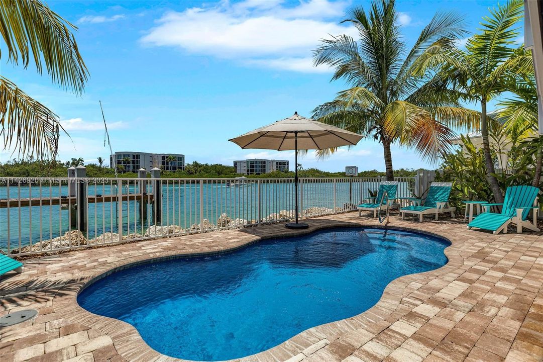Recently Sold: $2,995,000 (5 beds, 4 baths, 2607 Square Feet)