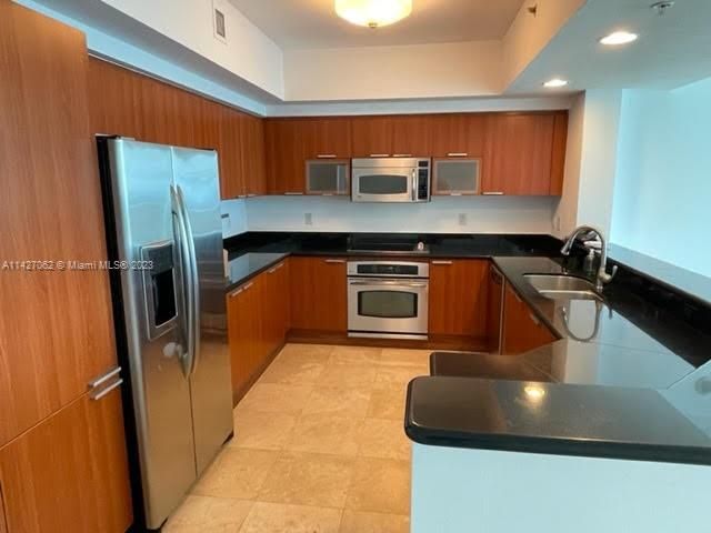 Recently Rented: $4,300 (3 beds, 3 baths, 2048 Square Feet)