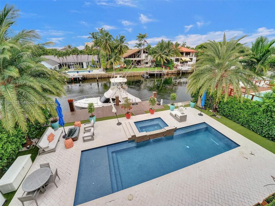 Recently Sold: $5,900,000 (6 beds, 6 baths, 5022 Square Feet)