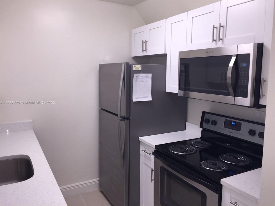 Recently Rented: $1,900 (1 beds, 1 baths, 709 Square Feet)