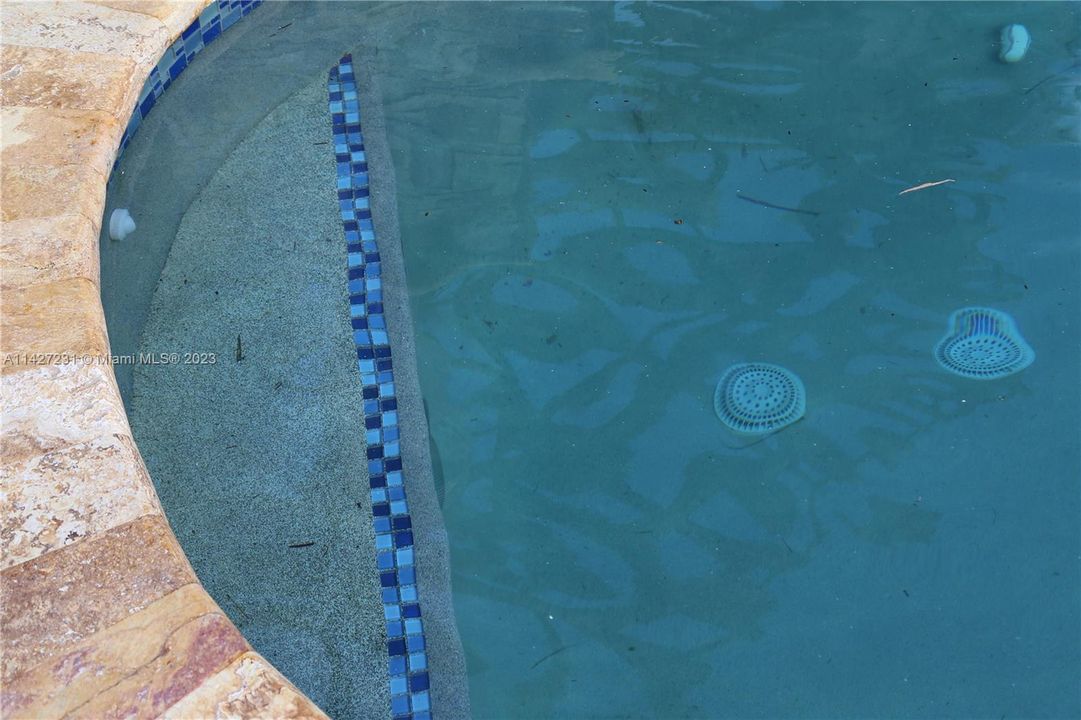 最近售出: $2,800,000 (7 贝兹, 4 浴室, 5965 平方英尺)